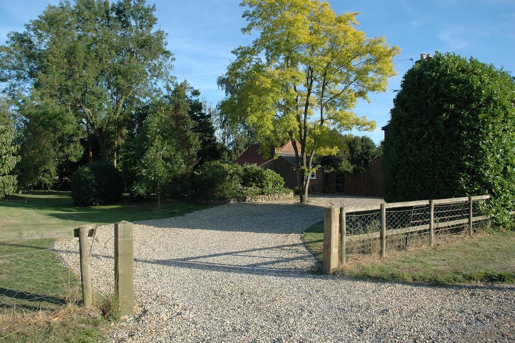 Field Cottage Bed And Continental Breakfast East Harling Exterior photo